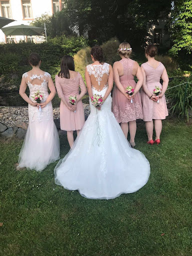 Hochzeitshaus Frankfurt Rhein-Main | Brautmoden, Trauringe & Hochzeitsanzüge