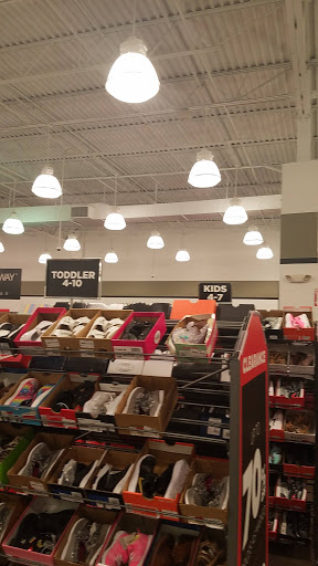 Shoe Store «Off Broadway Shoe Warehouse», reviews and photos, 2615 Medical Center Pkwy #600, Murfreesboro, TN 37129, USA