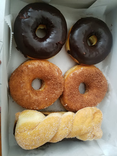 Donut Shop «Yum Yum Donuts», reviews and photos, 4860 W 190th St, Torrance, CA 90503, USA