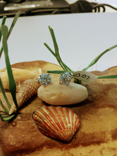 Jewelry Store «Lustig Jewelers», reviews and photos, 281 W Townline Rd, Vernon Hills, IL 60061, USA