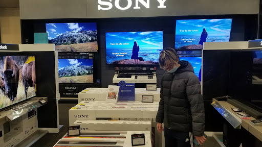 Electronics Store «Best Buy», reviews and photos, 900 E Golf Rd, Schaumburg, IL 60173, USA