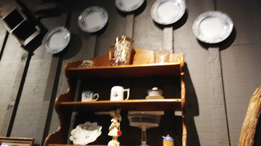 American Restaurant «Cracker Barrel Old Country Store», reviews and photos, 2421 Old Country Inn Dr, Caseyville, IL 62232, USA