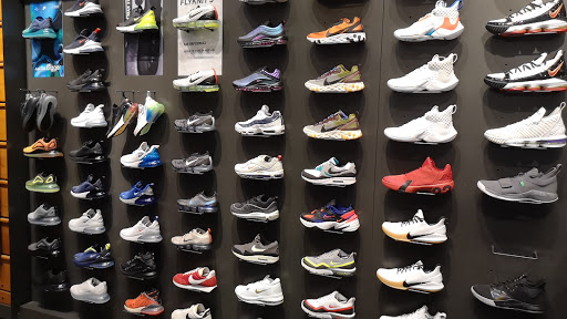 Stores to buy women's sneakers Bucharest
