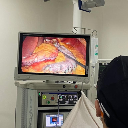 Dr. Hector Guzmán Esquivel, Cirujano laparoscopico, de Hernias y de Obesidad