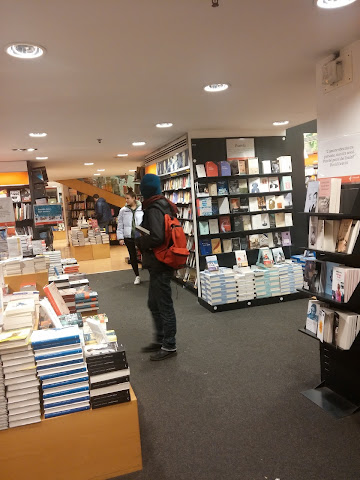 laFeltrinelli Books and Music by null