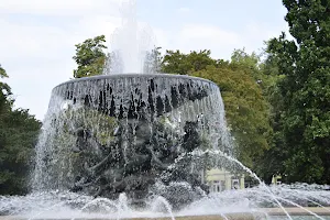 Brunnen "Stilles Wasser" von Robert Diez, 1894 image