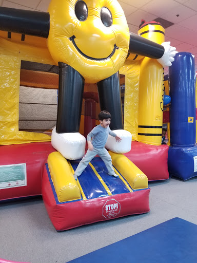 Shopping Mall «Westland Shopping Center», reviews and photos, 35000 Warren Rd, Westland, MI 48185, USA