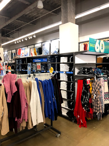 Clothing Store «Old Navy», reviews and photos, 40-24 College Point Blvd, Flushing, NY 11354, USA