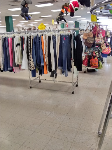 Thrift Store «USA Family Thrift», reviews and photos, 4470 S 108th St, Greenfield, WI 53228, USA