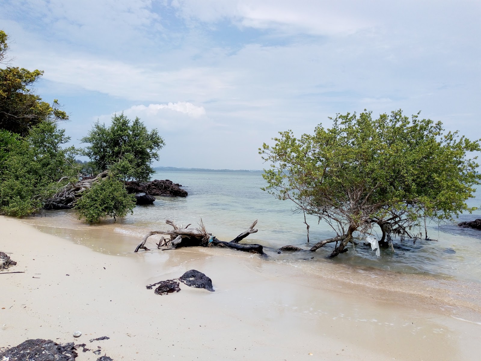 Foto de Tegar Putri Beach - lugar popular entre os apreciadores de relaxamento