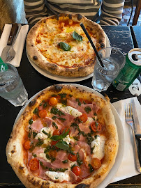 Plats et boissons du ENZA FAMIGLIA Pizzeria à Paris - n°3