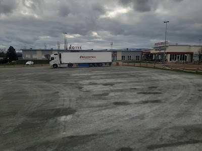 PARKING TOUT LE MONDE EN PARLE à Saint-Romain-la-Motte