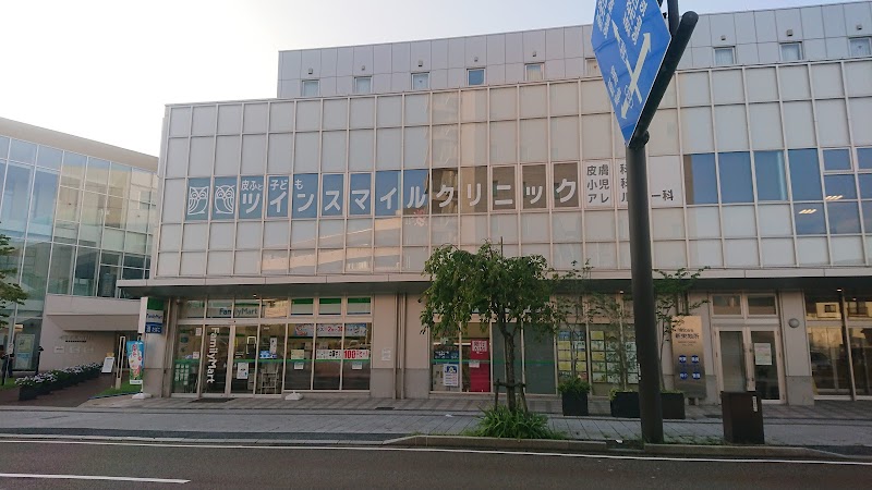 ファミリーマート 新発田駅前店