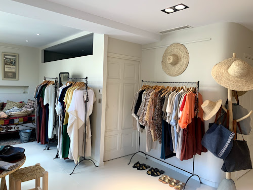 Magasin de vêtements pour femmes DOU BOCHI Arles