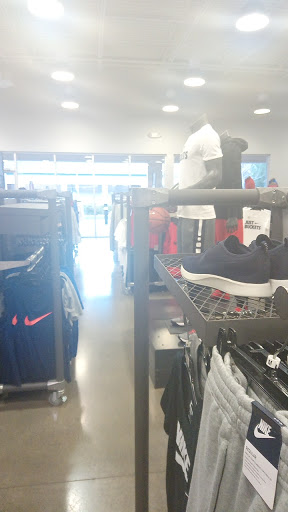Clothing Store «Nike Factory Store», reviews and photos, 661 S Fork Ave SW Suite H, North Bend, WA 98045, USA