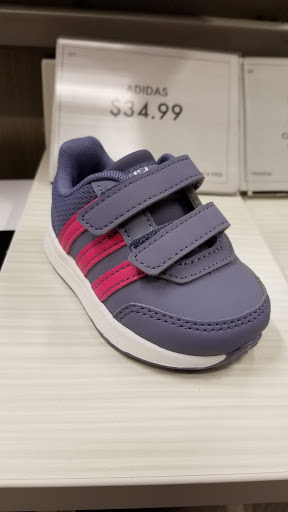 Shoe Store «DSW Designer Shoe Warehouse», reviews and photos, 11160 Veirs Mill Rd, Wheaton, MD 20902, USA