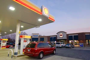 Big Mike's Gas N Go - Shell - Craft Beer - Wine - Lottery - Coffee - Groceries. image