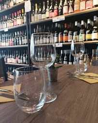 Atmosphère du VivaVino - Caviste - Restaurant et Bar à Vins Naturels à Fontainebleau - n°5