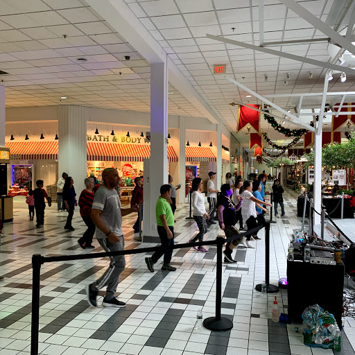 Shopping Mall «Hudson Mall», reviews and photos, 701 NJ-440, Jersey City, NJ 07304, USA