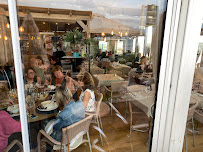Atmosphère du Restaurant Les Terrasses du mini golf à Luc-sur-Mer - n°20
