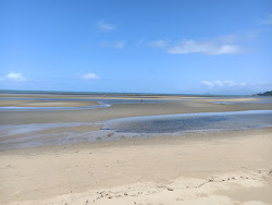 Zdjęcie Wonga Beach z powierzchnią turkusowa czysta woda
