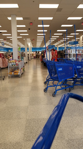 Clothing Store «Ross Dress for Less», reviews and photos, 257 N Weber Rd, Bolingbrook, IL 60490, USA