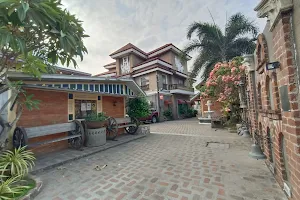 Limbagang Pinpin Museum And Resort image