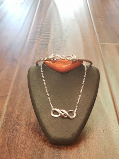 Jeweler «Kimberlys Diamond Corner», reviews and photos, 1 N Liberty St, Powell, OH 43065, USA