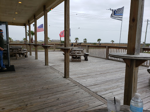 Bar & Grill «Sharkies On The Beach Bar & Grill», reviews and photos, 10 Surf Dr, Surfside Beach, TX 77541, USA