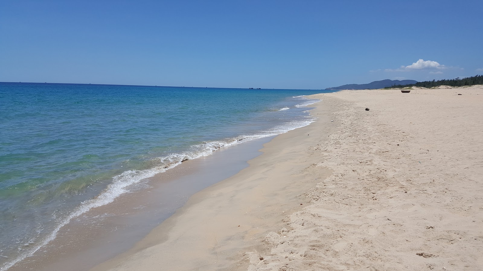 Fotografija Bai Ngang Beach z svetel pesek površino