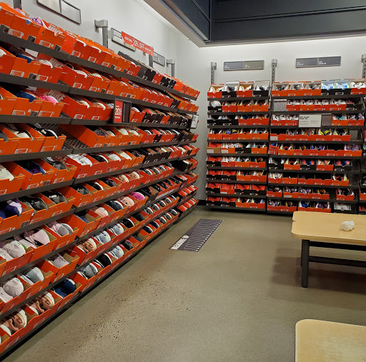 Sporting Goods Store «Nike Factory Store», reviews and photos, 1111 N Roosevelt Dr #400, Seaside, OR 97138, USA