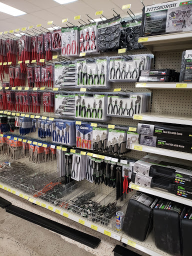 Hardware Store «Harbor Freight Tools», reviews and photos, 668 N. Riverside, Clarksville, TN 37040, USA