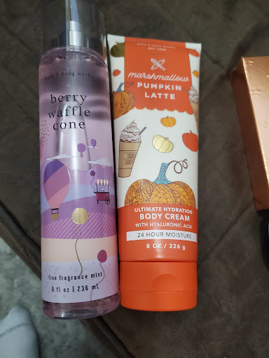 Beauty Supply Store «Bath & Body Works», reviews and photos, 131 Alton Square, Alton, IL 62002, USA