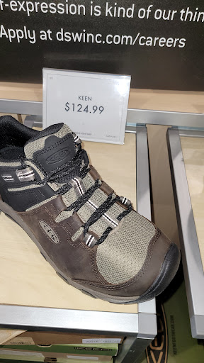 Shoe Store «DSW Designer Shoe Warehouse», reviews and photos, 4039 Richmond Rd, Warrensville Heights, OH 44122, USA