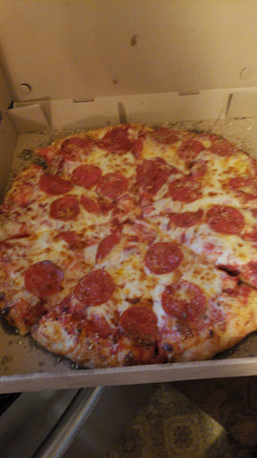 Pizza Restaurant «Alan D Liquor», reviews and photos, 2300 W Auburn Rd, Rochester Hills, MI 48309, USA