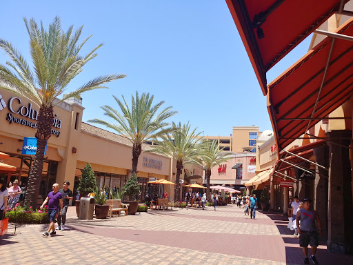 Sportswear Store «Columbia Sportswear Outlet Store», reviews and photos, 100 Citadel Dr #636, Commerce, CA 90040, USA