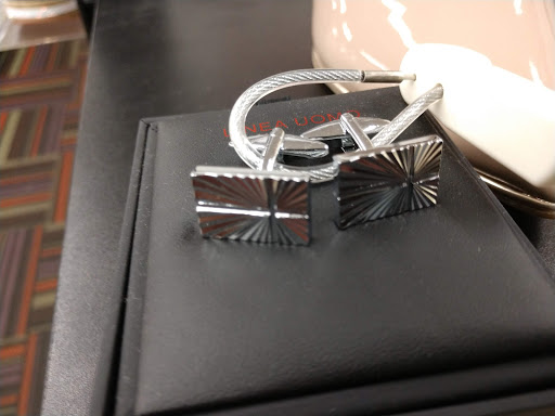 Clothing Store «K&G Fashion Superstore», reviews and photos, 7540 S Stony Island Ave, Chicago, IL 60649, USA