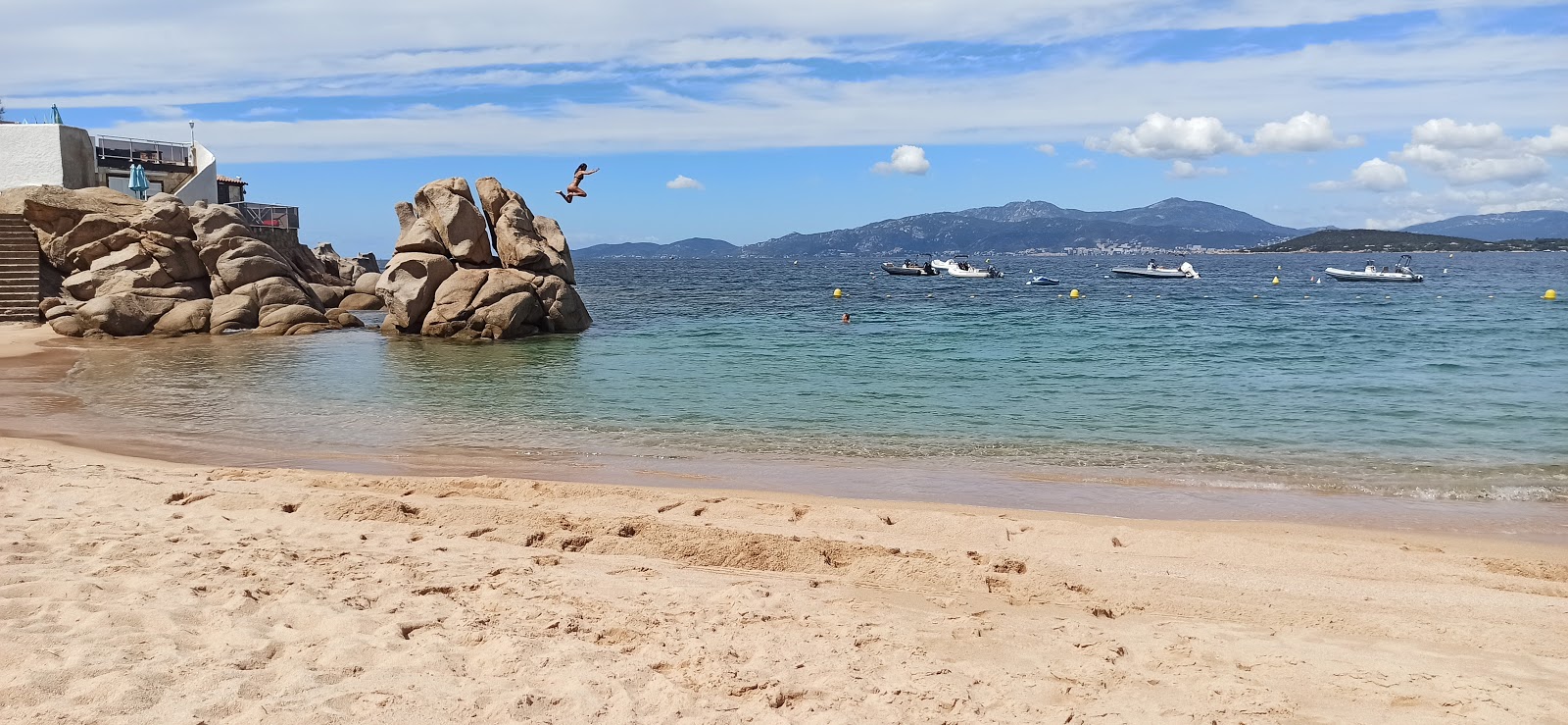 Photo de Plage de Verghia situé dans une zone naturelle