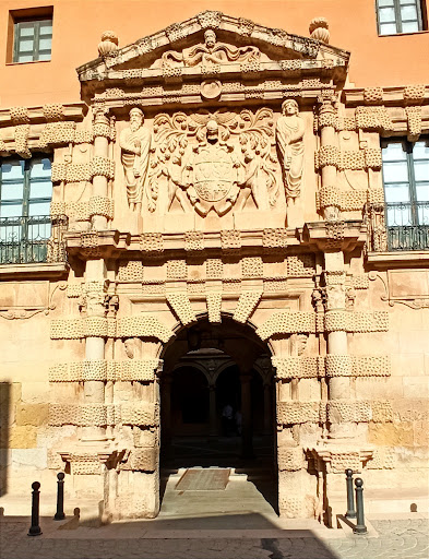 Palacio de los condes de Cirat - Pl. Sta. María, 2, 02640 Almansa, Albacete, España