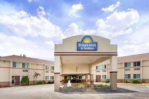 Days Inn & Suites by Wyndham Bridgeport - Clarksburg image