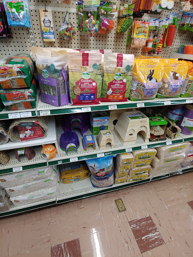 Garden Center «Wisconsin Garden & Pet Supply», reviews and photos, 8520 W North Ave, Wauwatosa, WI 53226, USA