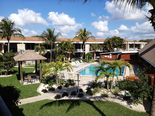 American Restaurant «Paradise Tiki Hut Restaurant and Bar», reviews and photos, 1502 Miramar St, Cape Coral, FL 33904, USA