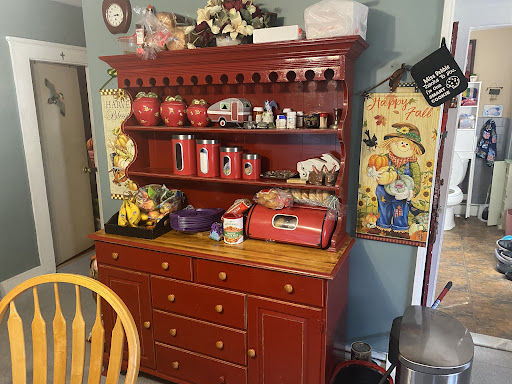 Used Furniture Store «East Bay Consignment», reviews and photos, 656 Metacom Ave, Warren, RI 02885, USA