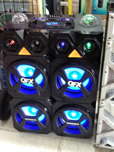 Shopping Mall «El Mercadito Mall», reviews and photos, 8011 E Washington St, Indianapolis, IN 46219, USA