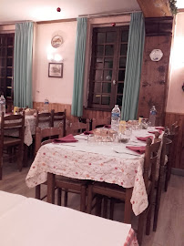 Atmosphère du Restaurant Ancienne Auberge à Menneval - n°2