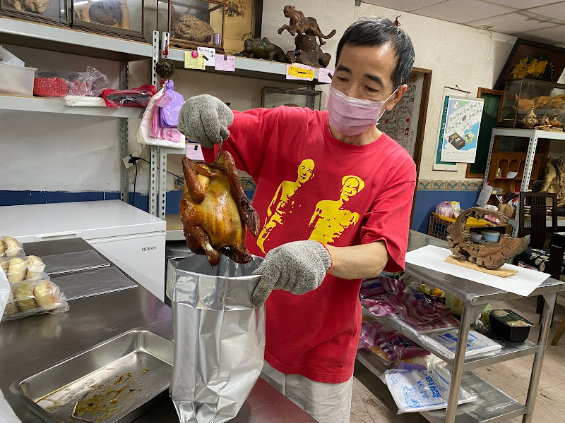 總店花東鹿野土雞桶仔雞(需先電話預約烤約50分鐘)只限外帶