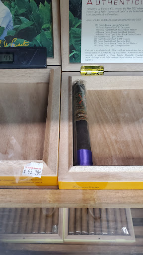 Shopping Mall «Buckhead Crossing Shopping Center», reviews and photos, 2625 Piedmont Rd NE, Atlanta, GA 30324, USA