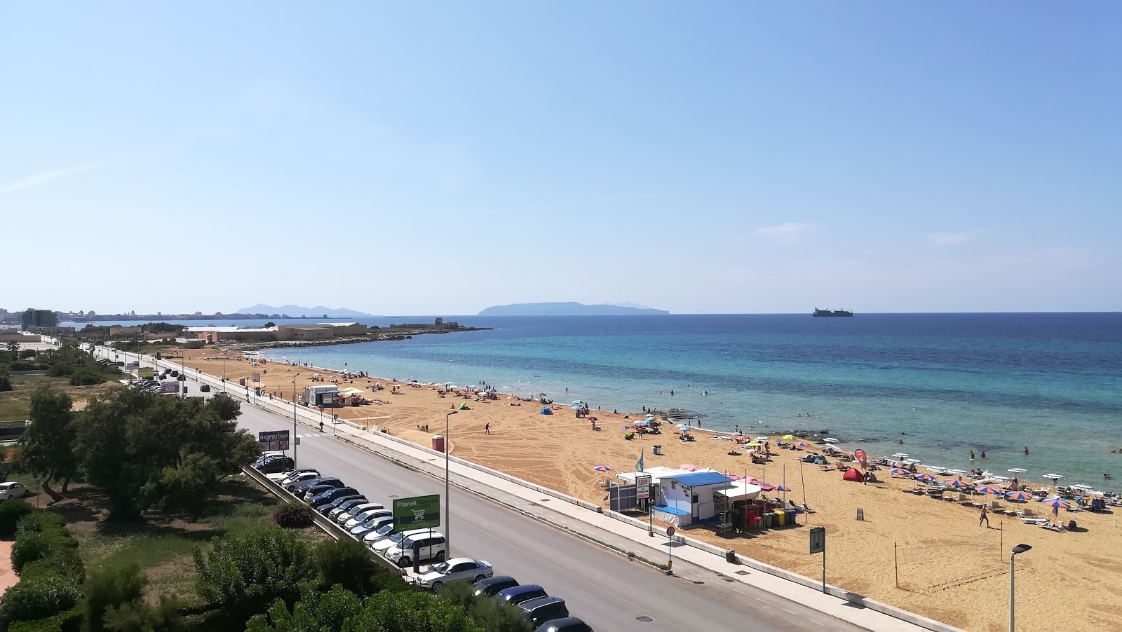 Photo de Spiaggia San Giuliano Trapani protégé par des falaises