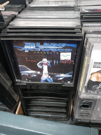 Shopping Mall «Lincoln Shopping Center», reviews and photos, 26092 Greenfield Rd, Oak Park, MI 48237, USA