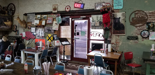 Round Table Coffee Shop, 115 W 1st St, Fordyce, AR 71742, USA, 